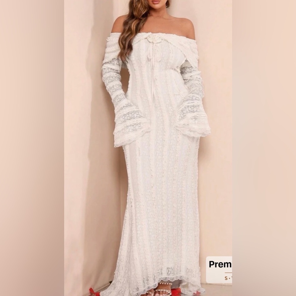 Elegant White Lace Long-Sleeve Maxi Dress